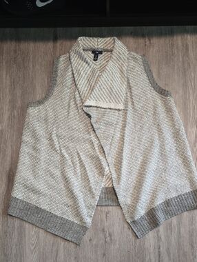 GAP Chunky Knit Open-Front Vest in Light Gray